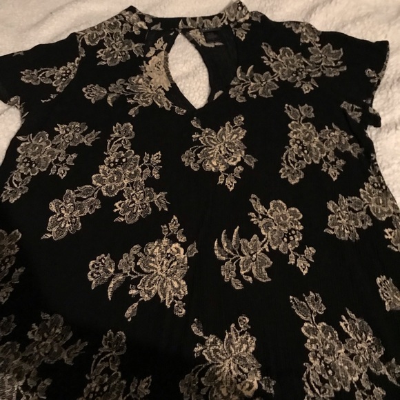 Black torrid top with chocker - Picture 2 of 4